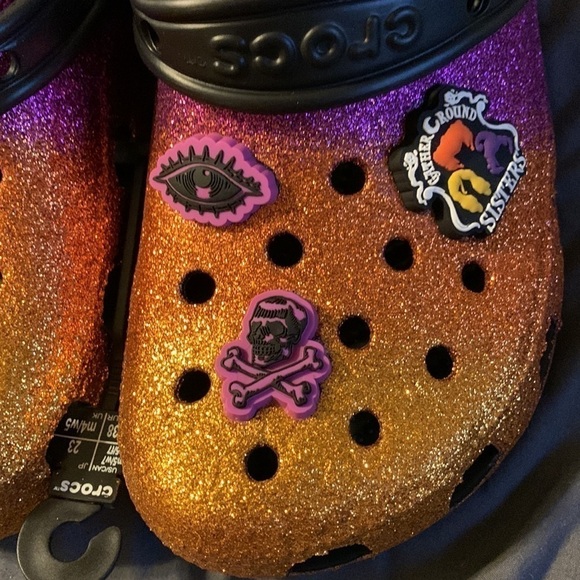 CROCS Classic Disney Hocus Pocus Clog - Picture 4 of 13